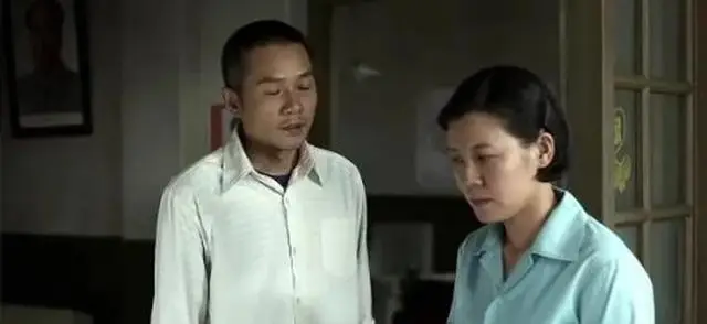 《父母爱情》江德福老丁蹭饭细节再审视：物资分配与家庭结构差异：资讯配图