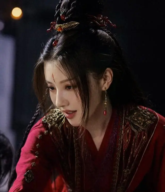 王鹤润为《谁的青春不迷茫》剃光头，内娱“氧气女神”转型突破：细节速览