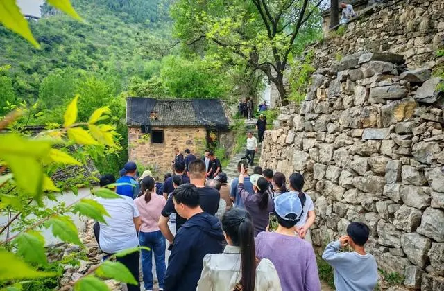 《举起手来3》进驻辉县张泗沟村带动古村客流激增:资讯配图 《举起手来3》进驻辉县张泗沟村带动古村客流激增:资讯配图